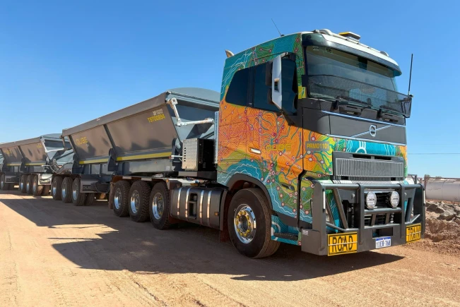 aboriginal-artwork-wrapped-truck-arrives-at-pilgangoora.jpg